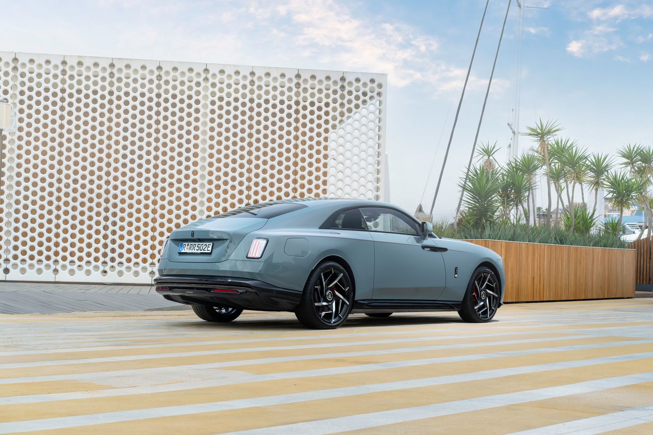 Rolls-Royce Black Badge Spectre