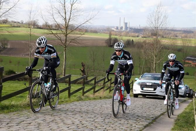 Iljo Keisse takes to the gutter on the Paterberg