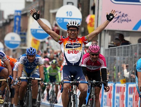 Robbie McEwen (Davitamon-Lotto) is the champ