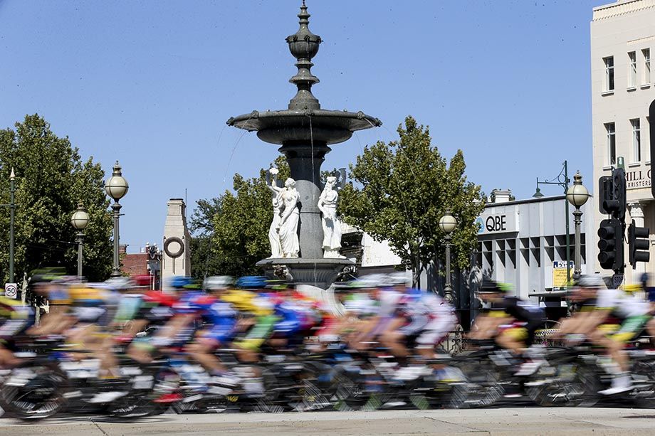 The race speeds through Bendigo