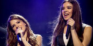 Hailee Steinfeld (right) next to Anna Kendrick in Pitch Perfect 2.