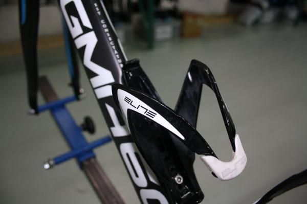 The standard Elite bottle cages will be replaced by ones tailor-made for the cobbles