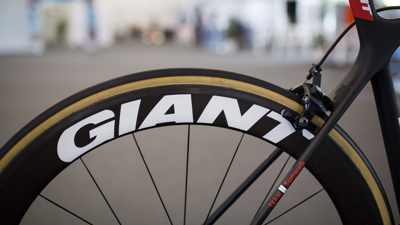 Large, bold decals feature on the wheels from Giant
