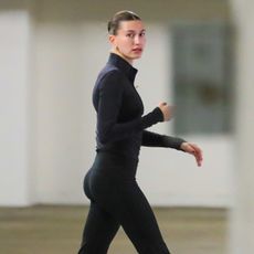 An image of Hailey Bieber wearing leggings and trainers.