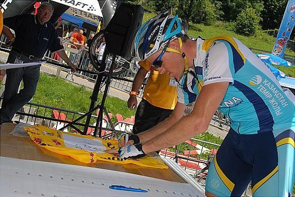 Gegory Rast (Astana) signs on.