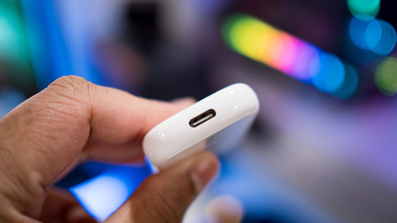 OPPO 50W mini SuperVOOC charger