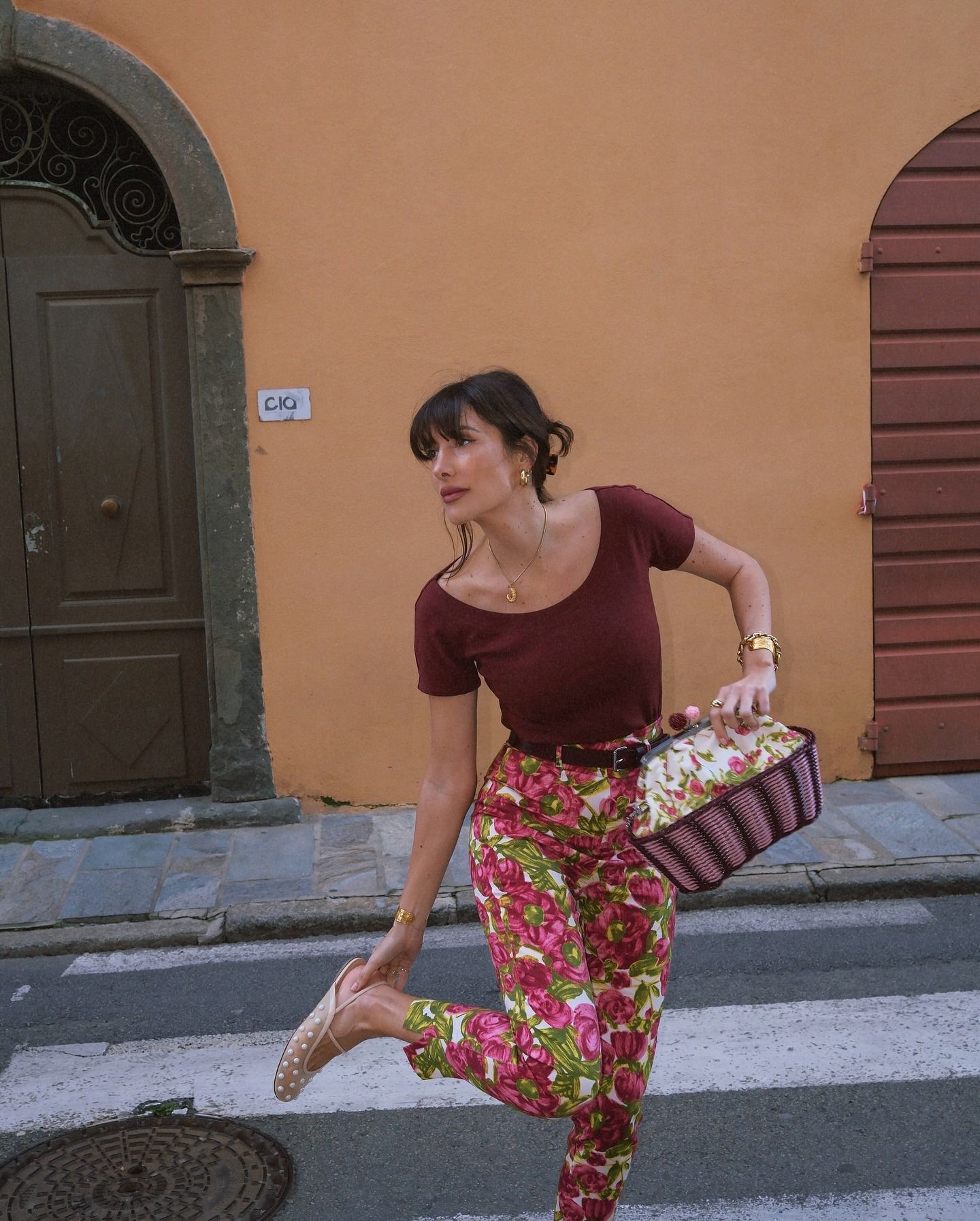 Influencer wearing a T-shirt and floral print capri pants