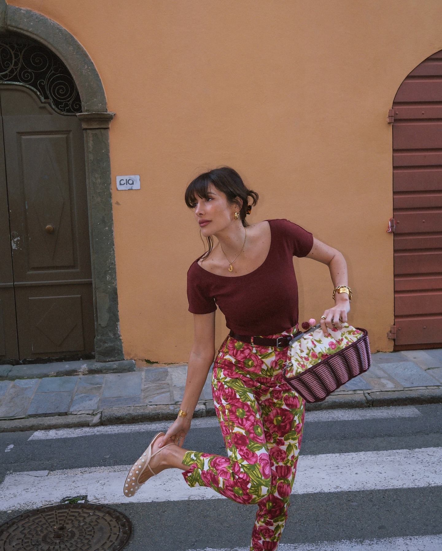 Influencer wearing a T-shirt and floral print capri pants