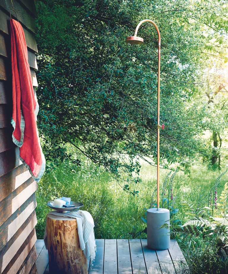 13 outdoor shower ideas for a useful, luxurious yard feature Homes