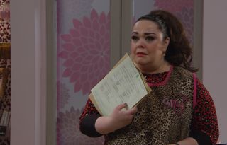 In-the-dark Mandy Dingle finds Vinny and Liv's marriage certificate!