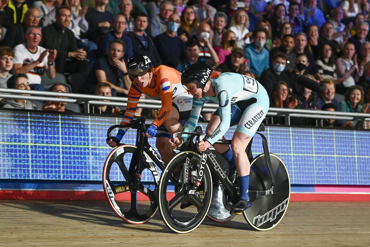 Picture by Alex Broadway/SWpix.com - 04/12/2021 - Cycling - UCI Track Champions League Round 4 - London / Lee Valley VeloPark, London, England - The Netherland's Kirsten Wild &amp; Great Briatin's Katie Archibald go head to head in the women's Elimination race.