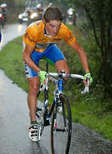 Oscar Sevilla (Kelme) trying to limit the damage
