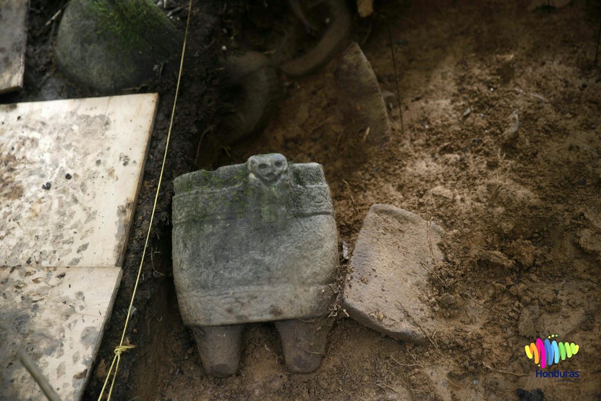 Archaeological pieces dug out at the Kaha Kamasa (White City, in Misquito language) archaeological site in La Mosquitia, northeast of Tegucigalpa, on January 12, 2016.