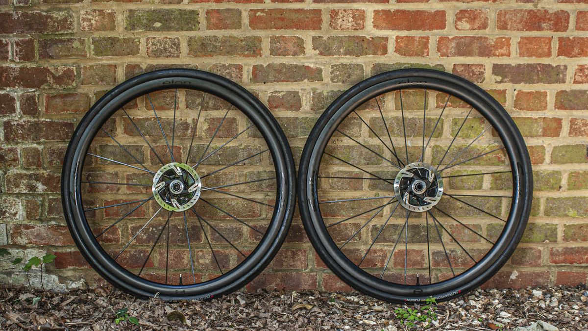 Scribe Elan Wide+ 32-D Carbon Spoke wheelset