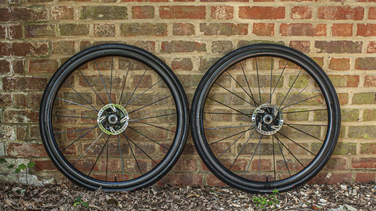 Scribe Elan Wide+ 32-D Carbon Spoke wheelset