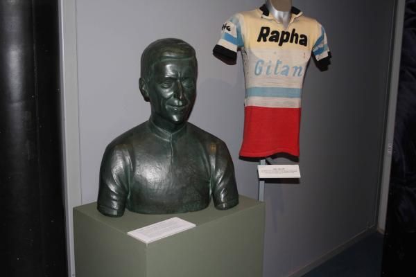 Tom Simpson won the Tour of Flanders in 1961.