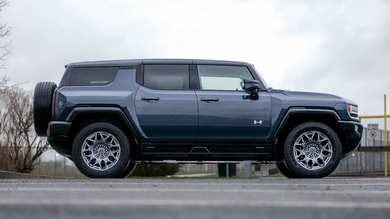 2025 GMC Hummer EV 3X SUV test drive.
