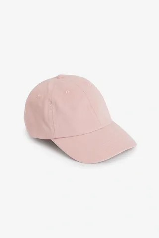 Topi Merah Muda