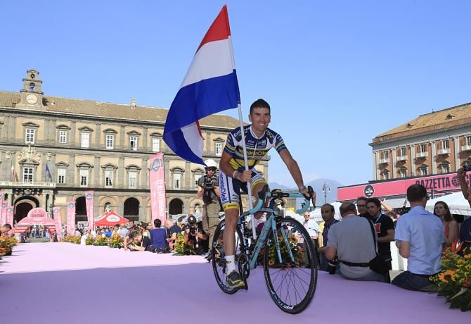 Marco Marcato carried in the Dutch flag for Vacansoleil