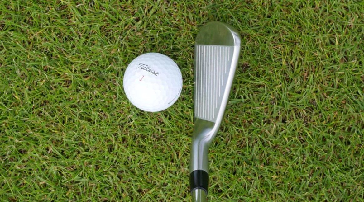 The Titleist T200 at address