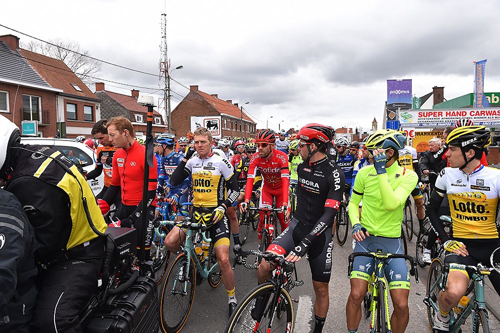 Riders prepare to start the Dwars door Vlaanderen