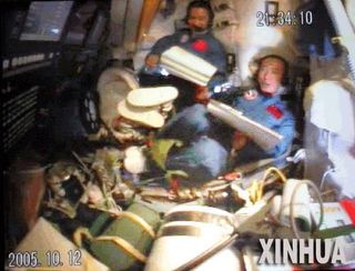 Shenzhou 6 Crew Tests Spacecraft’s Capabilities