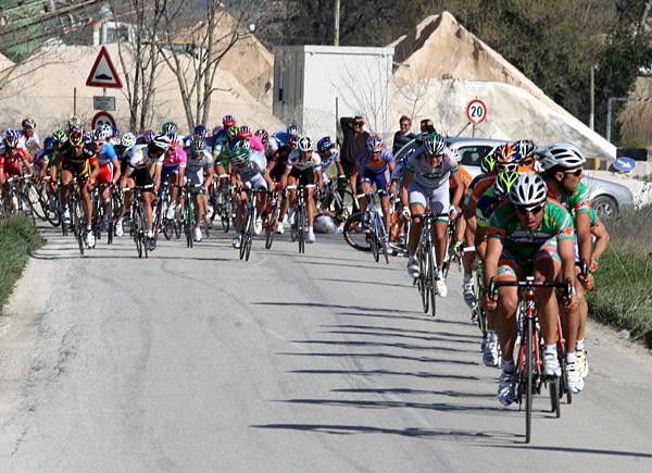 Crash involving Boonen, Freire and Ricc&ograve;.