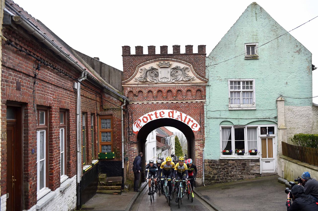 the porte d'aire marks the entrance into Cassel