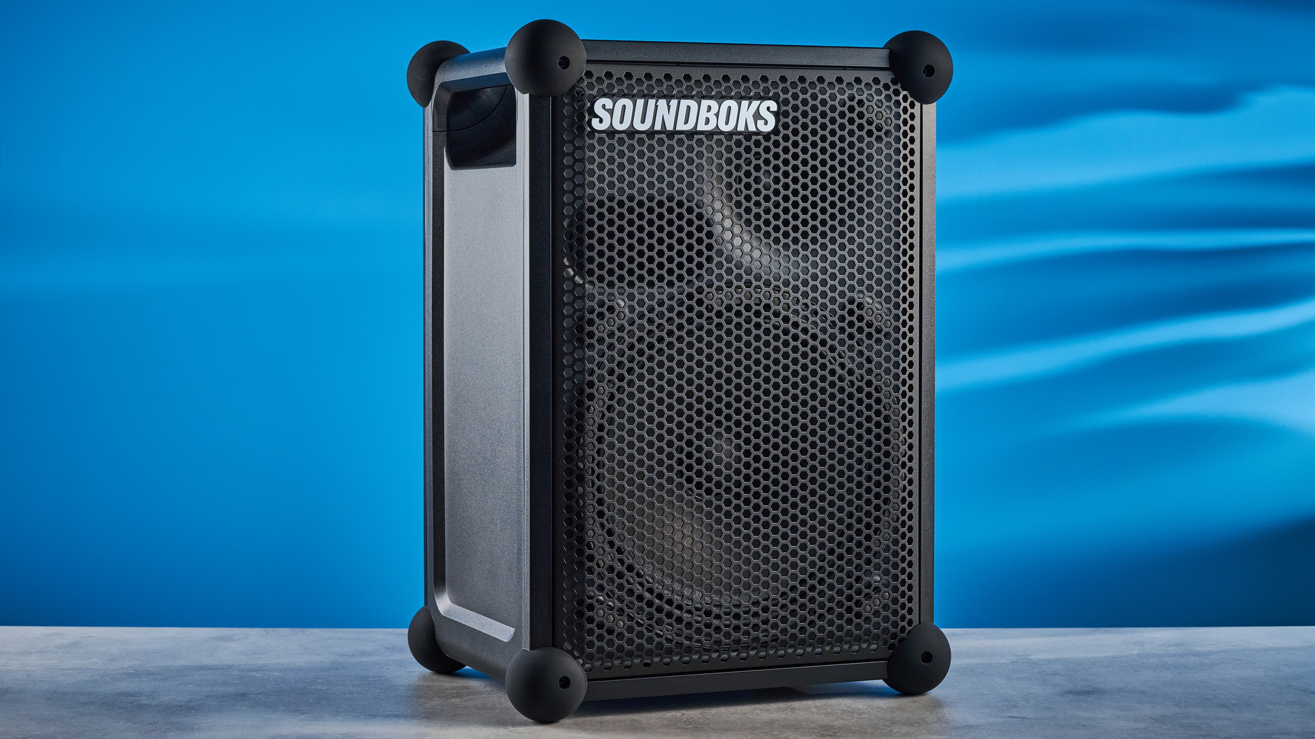 A black Soundboks Mix party speaker