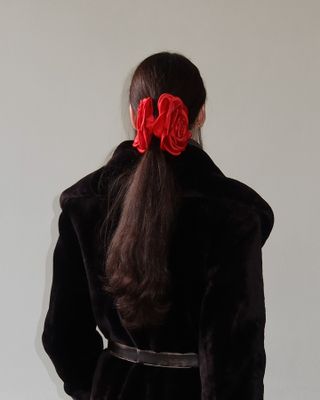 Ponytail with rose clip