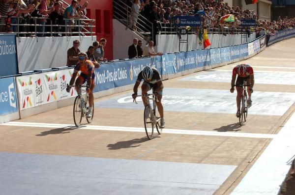 Cancellara wins the close sprint for second place