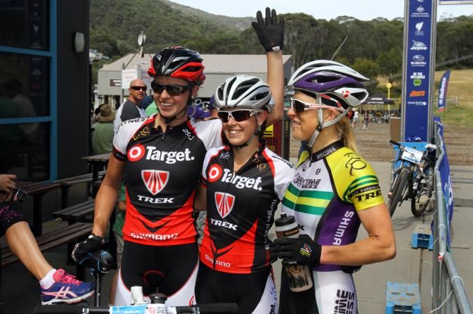 Elite women: Peta Mullens (2nd), Bec Henderson (1st), Jenni King (3rd)