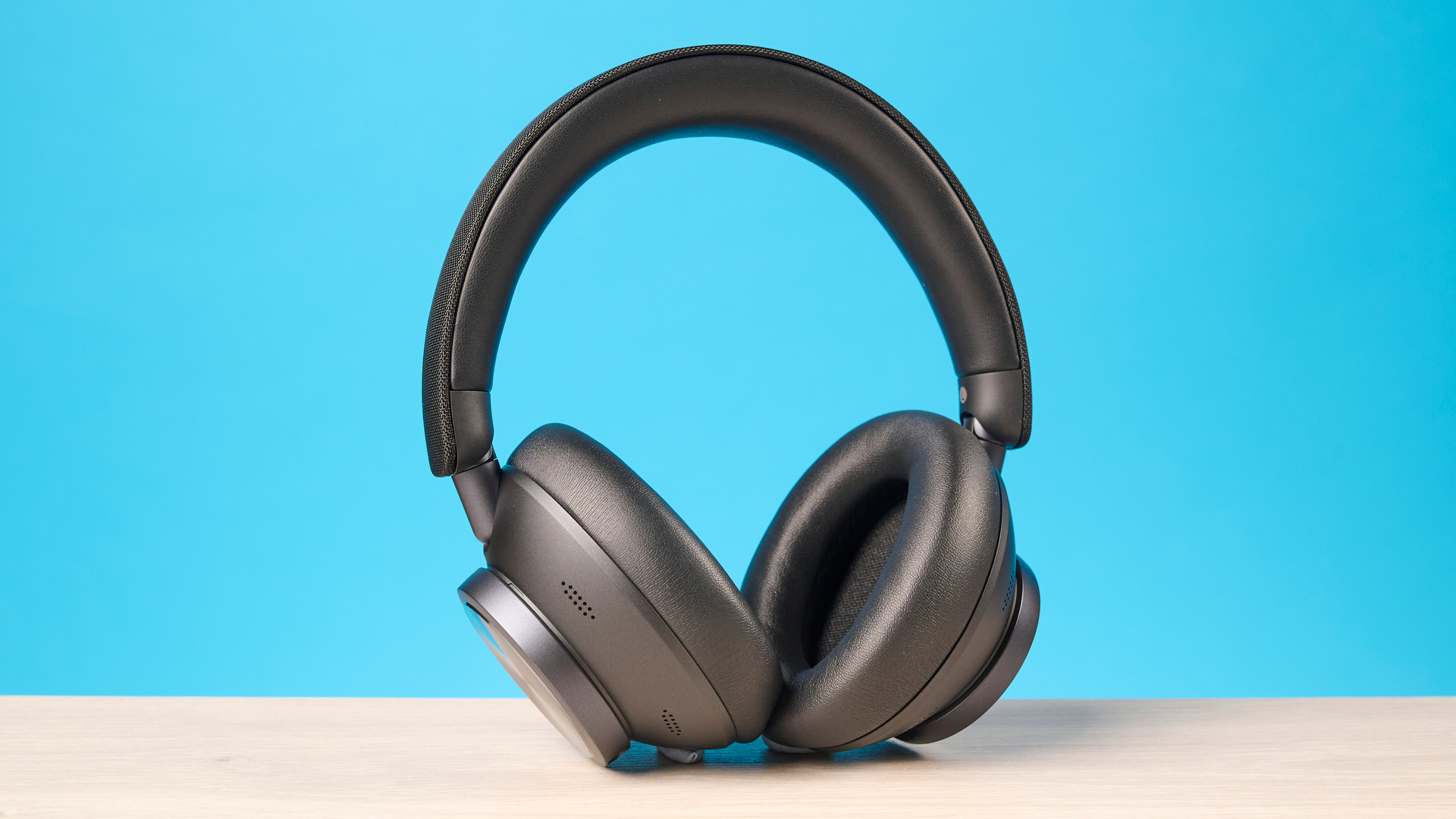 Black EarFun Wave Pro X over-ear headphones