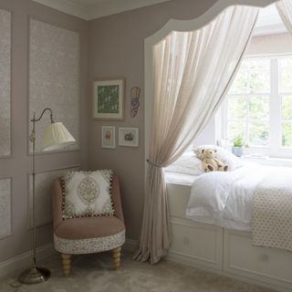 country house in Oxforshire decorated in pastel scheme