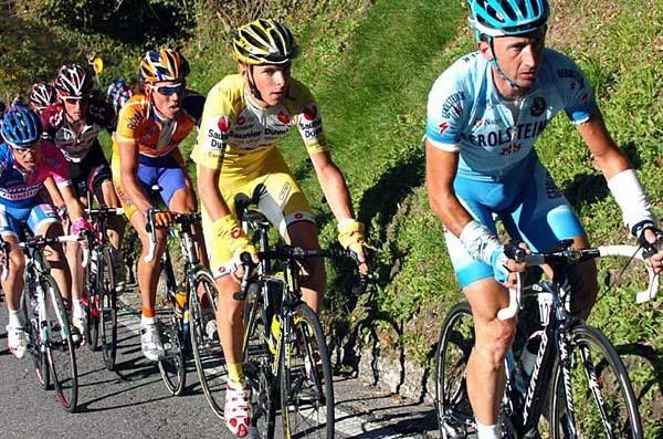 Davide Rebellin (Gerolsteiner) leads Riccardo Ricc&ograve; (Saunier Duval-Prodir) and Damiano Cunego (Lampre-Fondital).