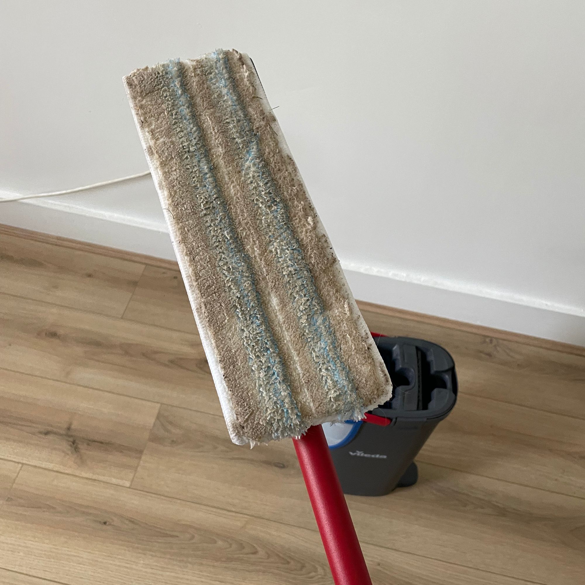 Dirty mop head of the Vileda H2Pro Flat Mop