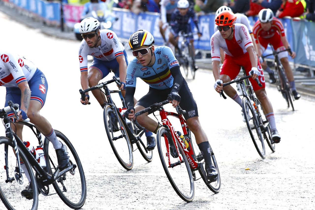 The U23 peloton