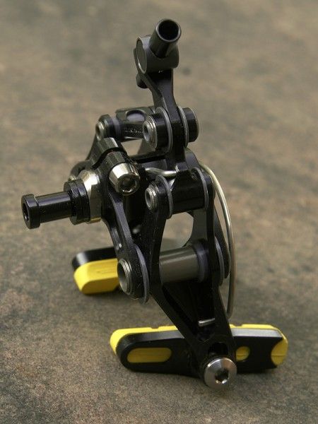 All of the pivots are widely spaced and rotate on large-diameter axles for flex-free movement.