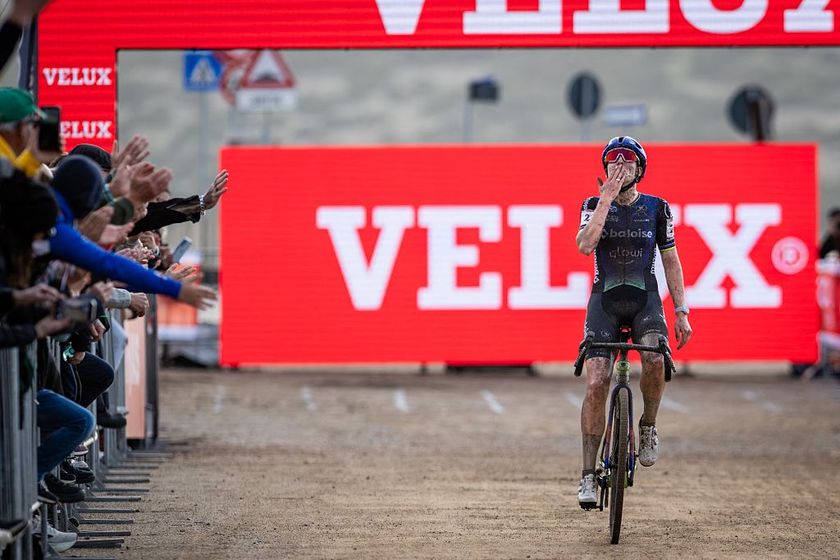 Dutch Lucinda Brand celebrates as she crosses the finish line to win the women&#039;s elite race of the Cyclocross World Cup, in Terralba, Sardinia, Italy, Sunday 07 December 2025, stage 3 (out of 12) in the World Cup of the 2026-2027 season. BELGA PHOTO DAVID PINTENS (Photo by DAVID PINTENS / BELGA MAG / Belga via AFP)