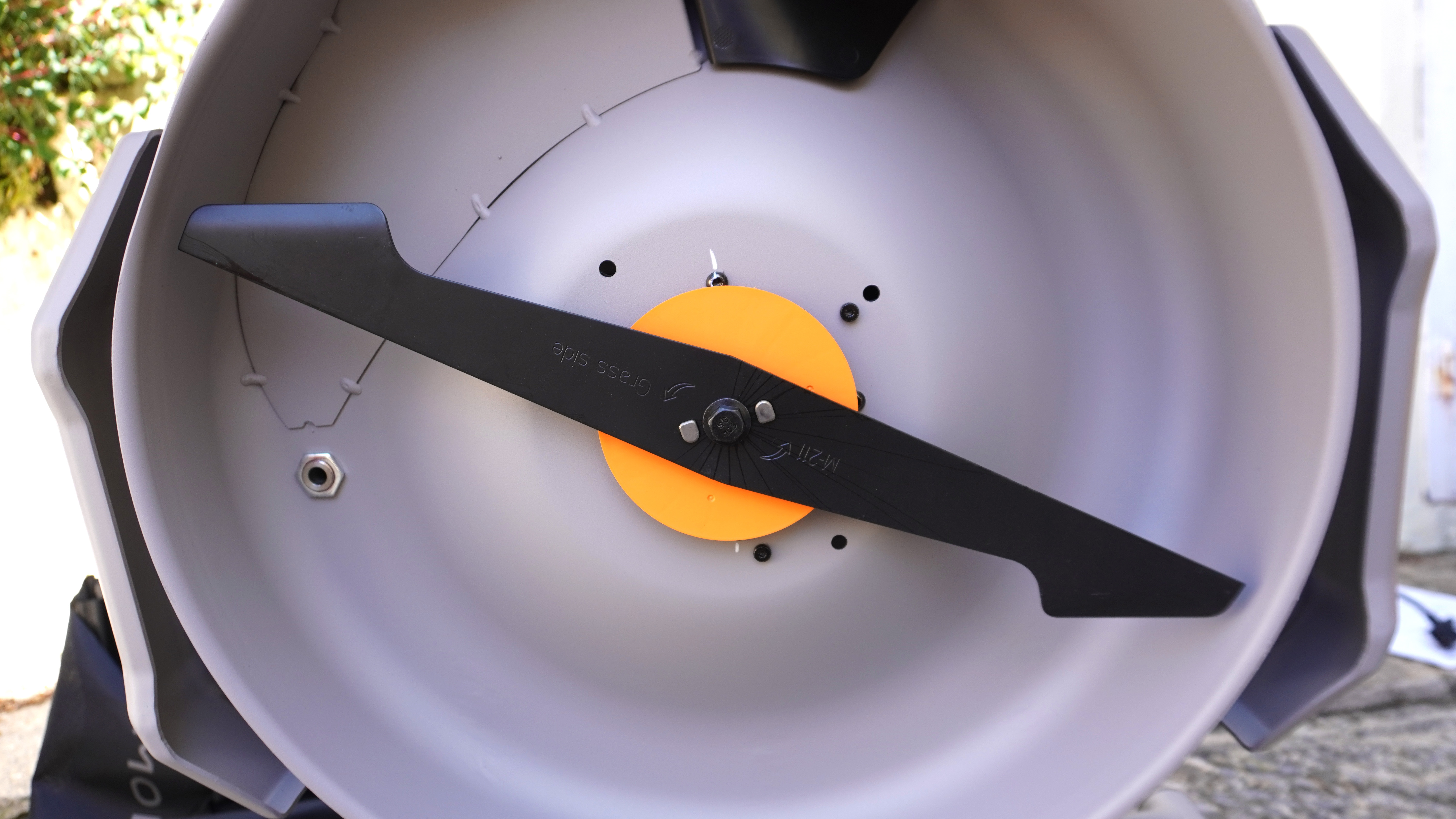 21-inch blade of the Mowrator S1 2WD lawnmower.