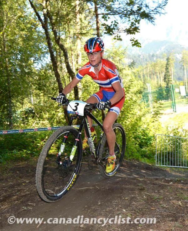 Gunn-Rita Dahle Flesjaa (Norway) on her way to winning a silver medal