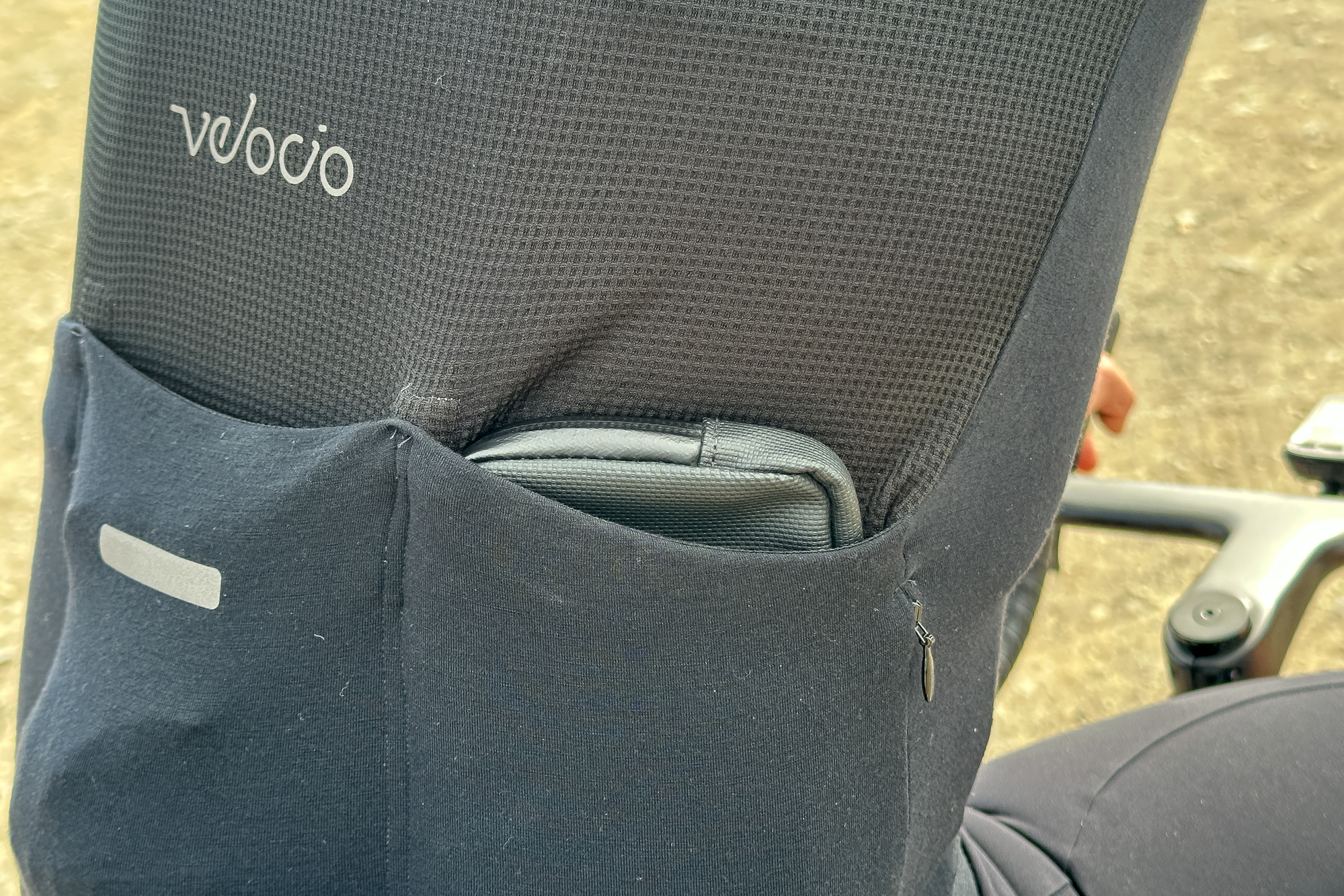 close up of a black cycling jersey showing the 3 rear pockets.
