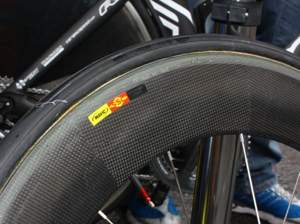 Two things are interesting in this image: the 'Cosmic Pro' moniker that's been blacked out with marker (which may or may not be just a recycled decal from yesteryear) and the 'clincher pressure' rating on the tubular tire.
