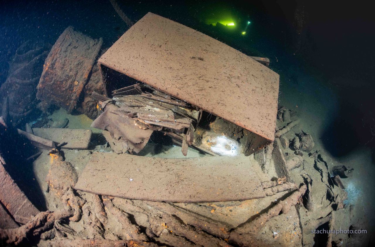 The ship had more than 1000 people on board &ndash; most of them refugees &ndash; and more than 300 tons of cargo when it was sunk by Soviet warplanes after departing K&ouml;nigsberg.