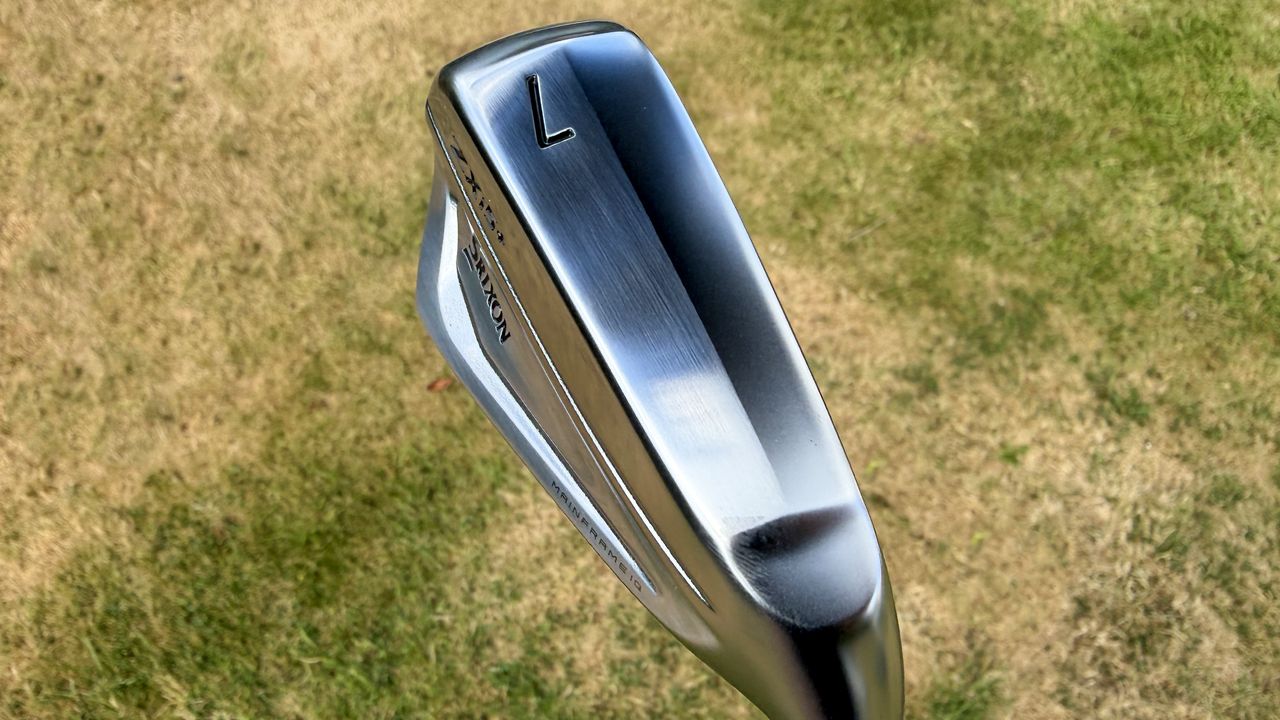 Photo of the Srixon ZXi5+ Iron