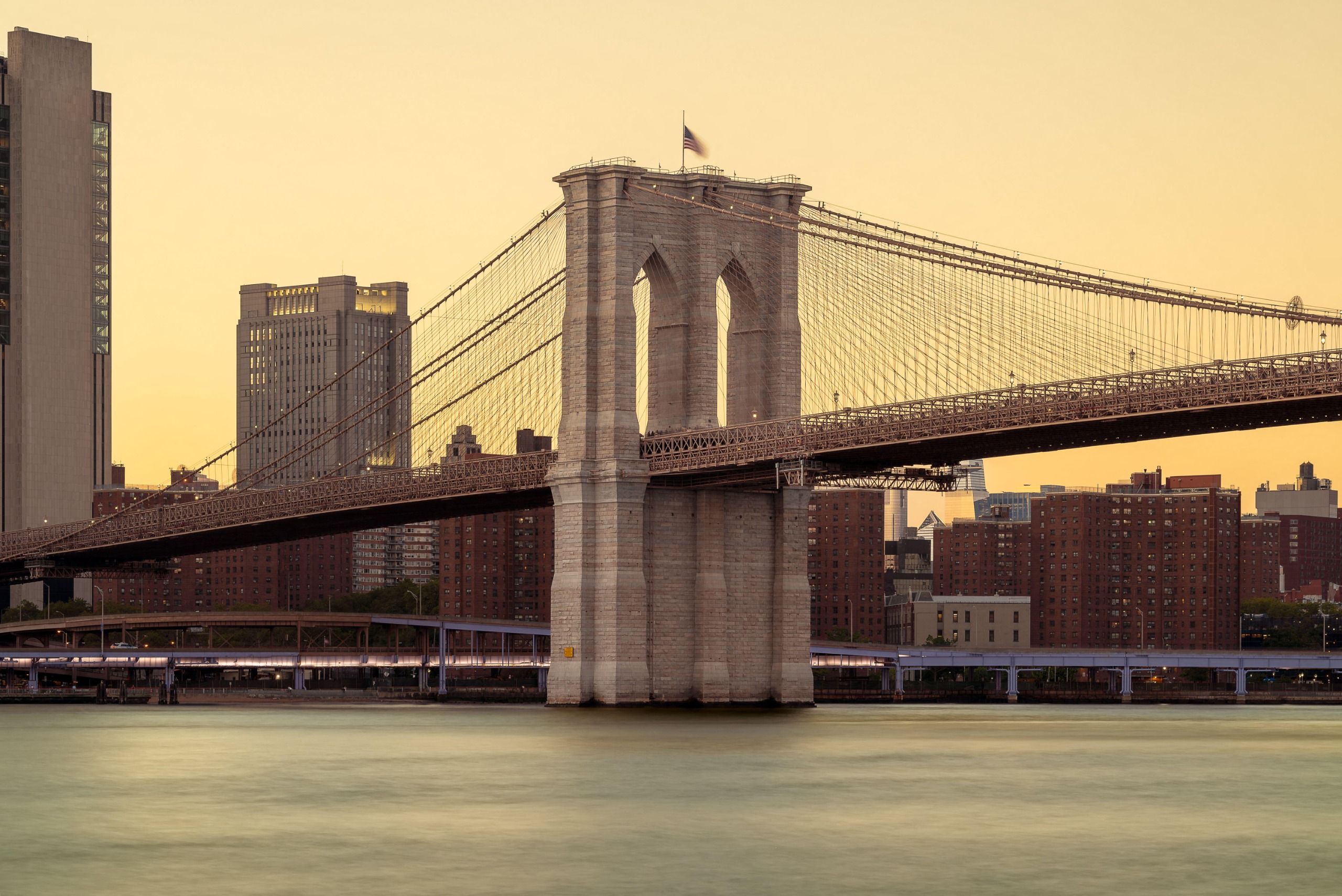An autumn evening view of the Brooklyn Bridge