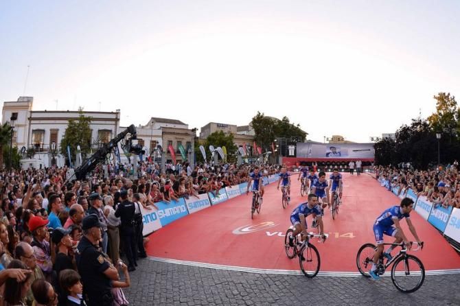 FDJ being led away by Thibaut Pinot and Nacer Bouhanni