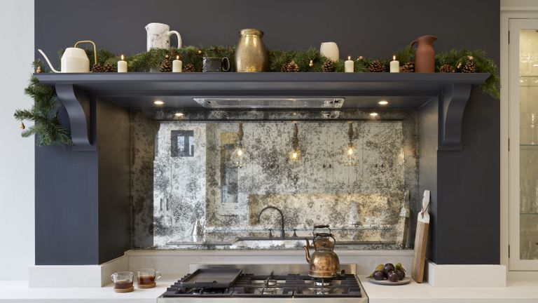 Kitchen Christmas decor ideas with a pine garland running along a shelf above the stove