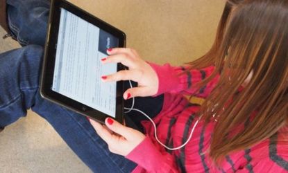 Goodbye, lockers? Apple announced Thursday that it plans to bring full-screen digital textbooks to the iPad. 
