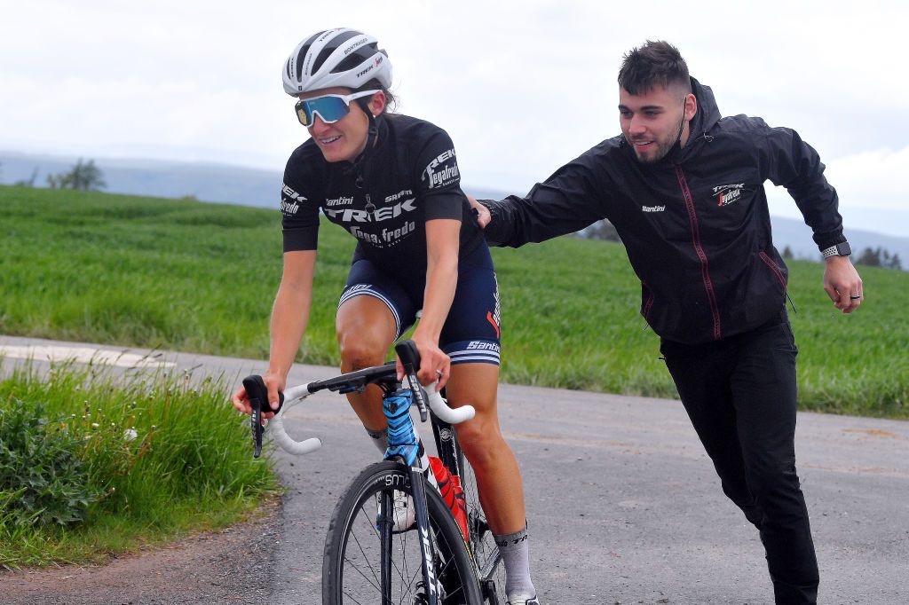 SCHLEIZ GERMANY MAY 27 Elisabeth DeignanArmitstead of United Kingdom and Trek Segafredo during the 34th Internationale LOTTO Thringen Ladies Tour 2021 Stage 3 a 1165km stage from Schleiz to Schleiz Mechanical Problem Mechanic ltlt2021 lottothueringenladiestour womencycling on May 27 2021 in Schleiz Germany Photo by Luc ClaessenGetty Images